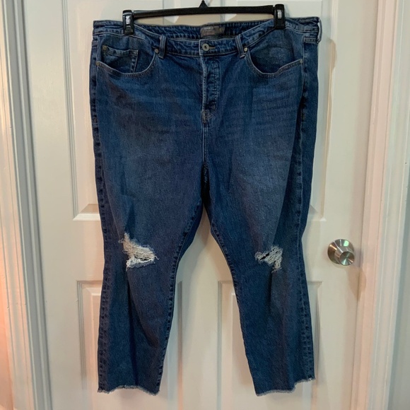Torrid Straight High Rise Distressed Jeans Size 24 - Picture 1 of 9